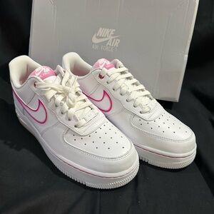 BRAND NEW Nike Air Force 1 '07 sneakers in white/fireberry